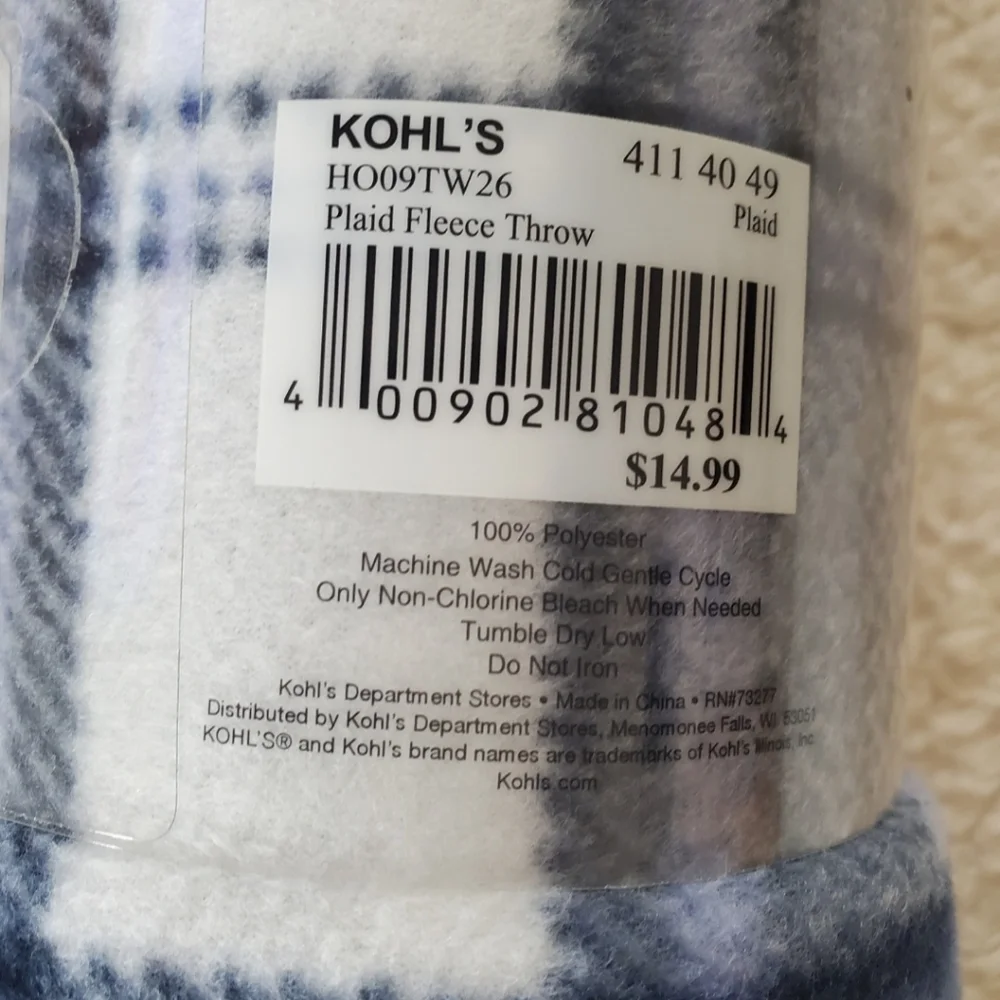 FLEECE THROW Blue and White Plaid. NEW WITH TAGS. - Picture 3 of 3